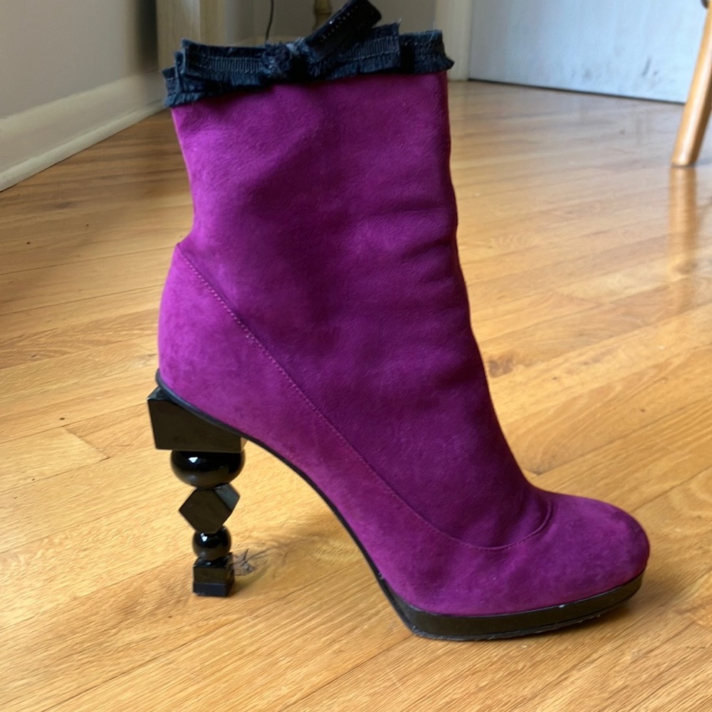 Marc By Marc Jacobs purple suede ankle boots. Sculptural heel. Size 37